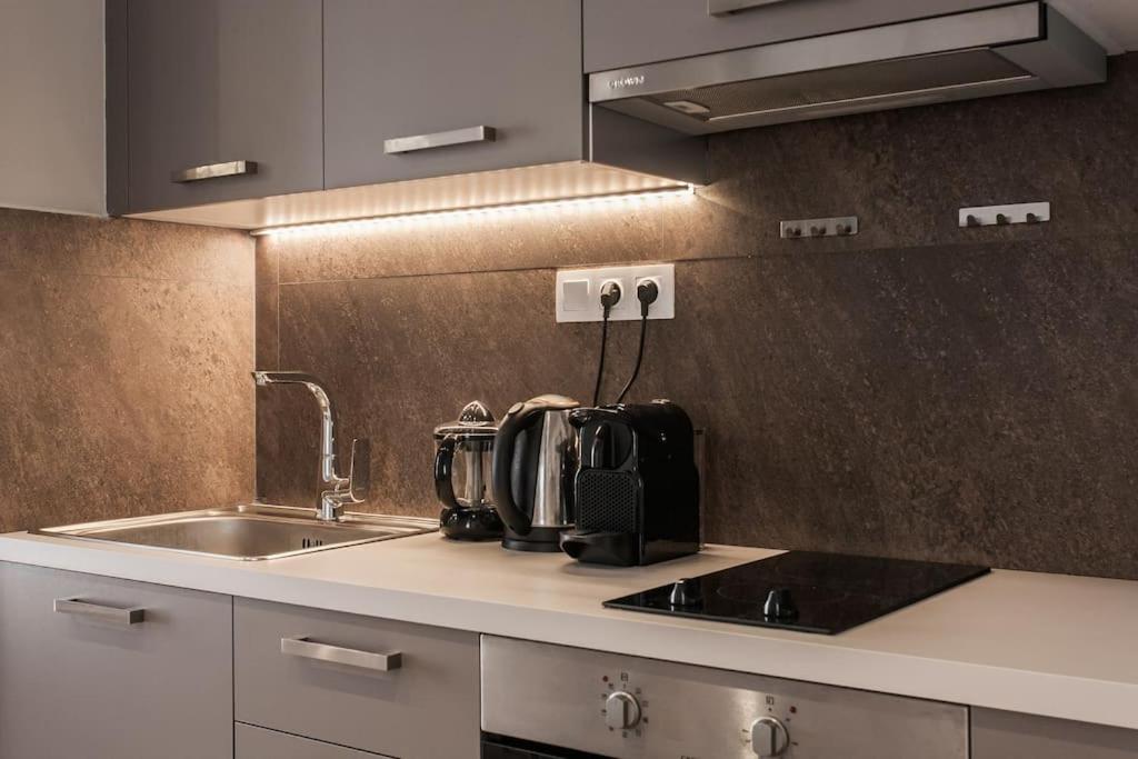 Piraeus Deluxe 2Bdr Apt - Near Metro And Port Dış mekan fotoğraf