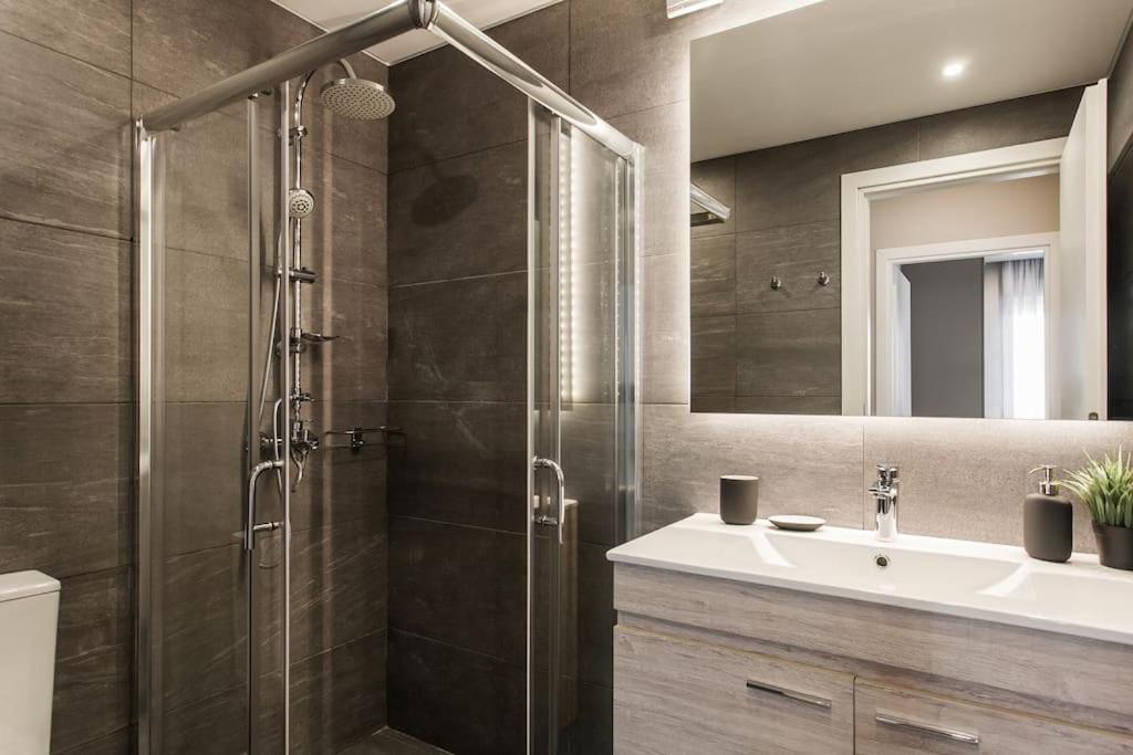 Piraeus Deluxe 2Bdr Apt - Near Metro And Port Dış mekan fotoğraf